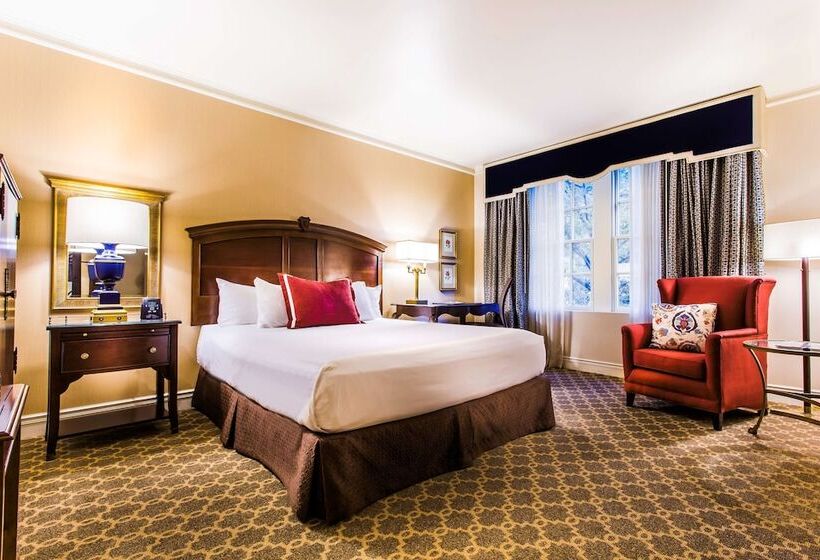 Junior Suite, The  Roanoke & Conference Center, Curio Collection By Hilton