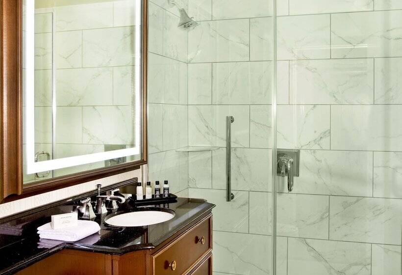 اتاق استاندارد با 2 تخت دوبل, Roanoke & Conference Ctr, Curio Collection By Hilton 