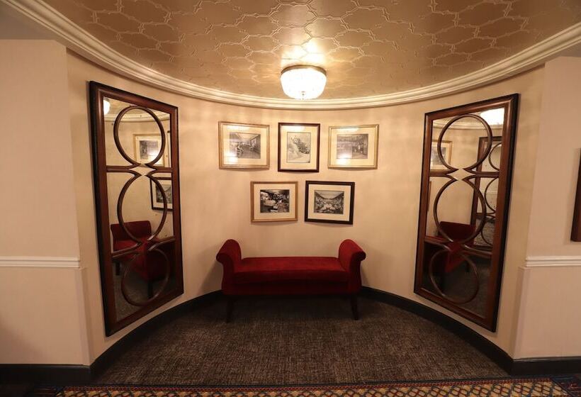 اتاق استاندارد با 2 تخت دوبل, Roanoke & Conference Ctr, Curio Collection By Hilton 