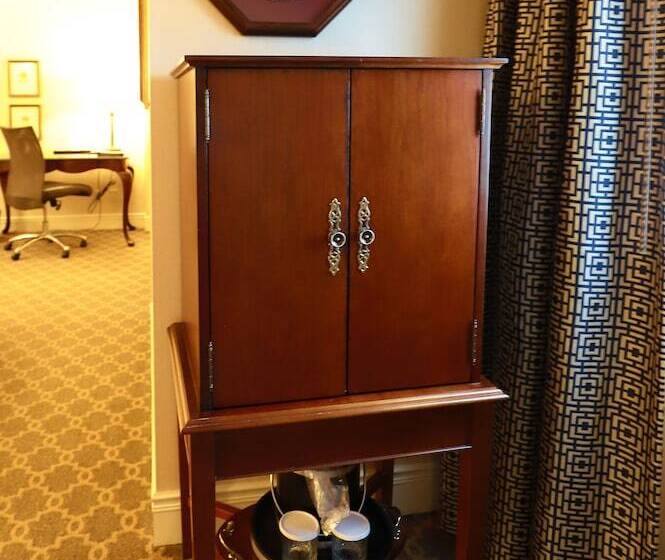 اتاق استاندارد با 2 تخت دوبل, Roanoke & Conference Ctr, Curio Collection By Hilton 
