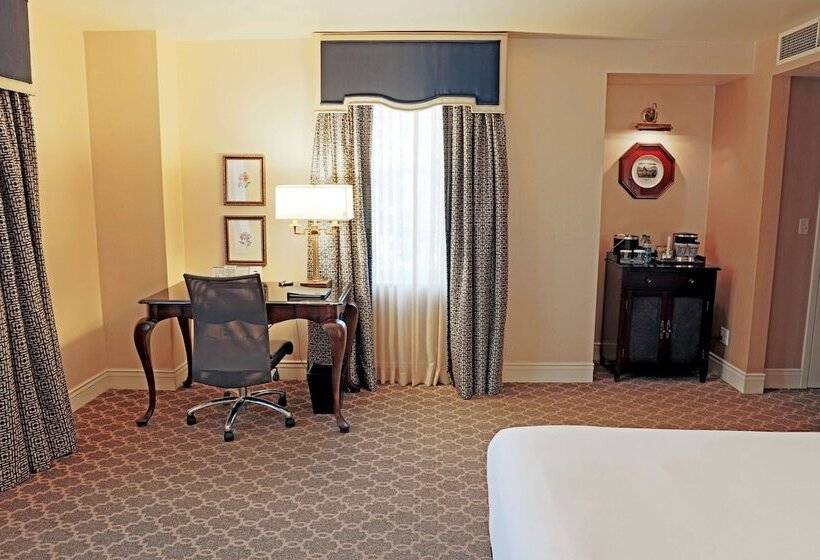 اتاق استاندارد با 2 تخت دوبل, Roanoke & Conference Ctr, Curio Collection By Hilton 