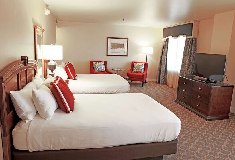 اتاق استاندارد با 2 تخت دوبل, Roanoke & Conference Ctr, Curio Collection By Hilton 