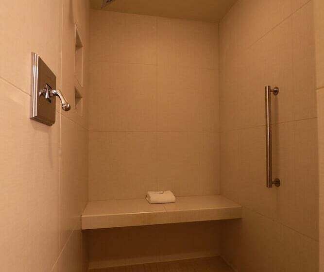 اتاق استاندارد با 2 تخت دوبل, Roanoke & Conference Ctr, Curio Collection By Hilton 