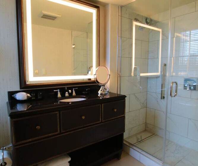 سوییت, Roanoke & Conference Ctr, Curio Collection By Hilton 