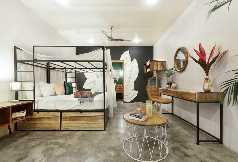 Deluxe Suite King Bed, The Space Jungle Oasis