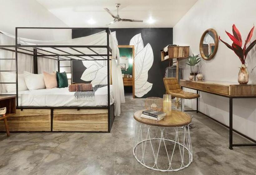 Deluxe Suite King Bed, The Space Jungle Oasis