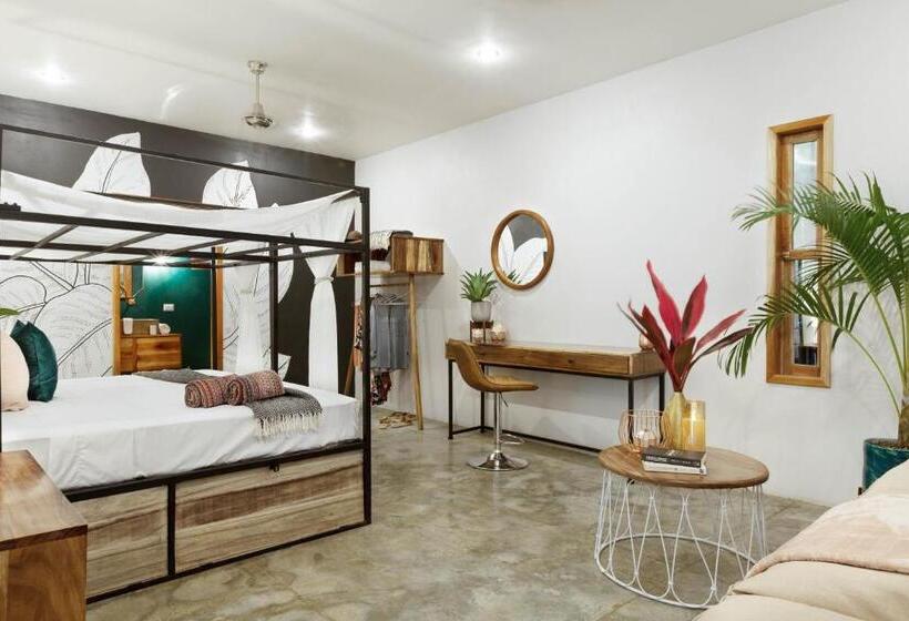 Deluxe Suite King Bed, The Space Jungle Oasis