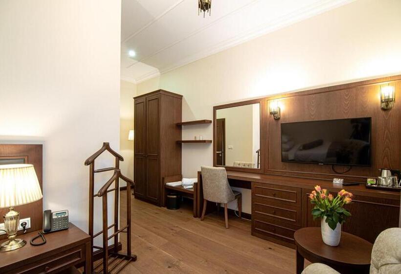 اتاق استاندارد یک تخته برای معلولان, Michael S Palace