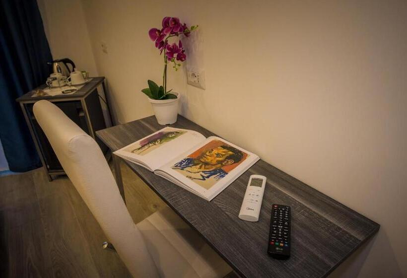 اتاق استاندارد با بالکن, B&b Elegance