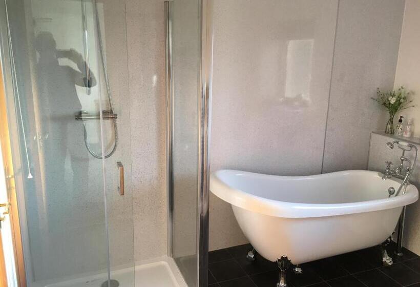 اتاق لوکس با چشم‌انداز دریا, Highland Croft B&b