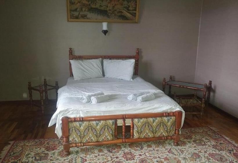 سوییت, Tirkius House