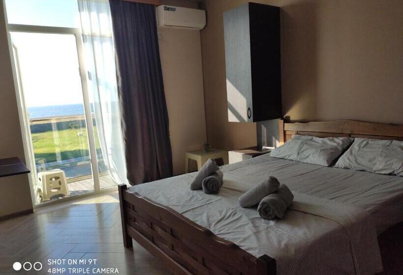 اتاق استاندارد چهار تخته, Tirkius House
