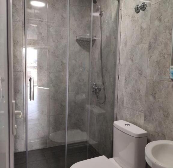 اتاق استاندارد سه نفره, Tirkius House
