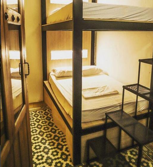 اتاق استاندارد, Baboon Hostel