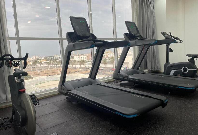 اتاق لوکس, Season Inn