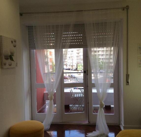 اتاق استاندارد یک تخته با بالکن, 4u Lisbon Iv Guesthouse Airport