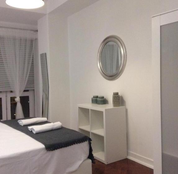 اتاق لوکس با بالکن, 4u Lisbon Iv Guesthouse Airport