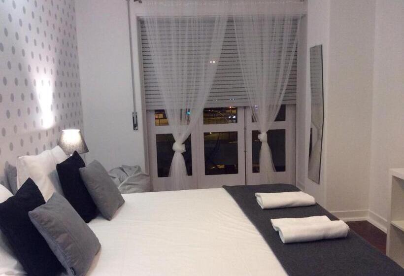 اتاق لوکس با بالکن, 4u Lisbon Iv Guesthouse Airport