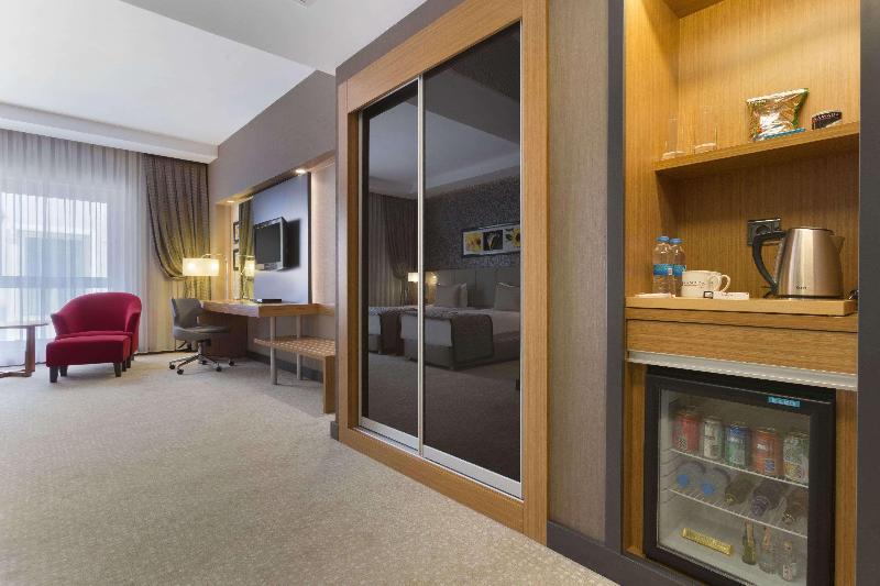 سوئیت با تخت بزرگ, Best Western Prairie Inn & Conference Center