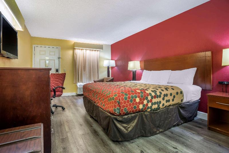 اتاق استاندارد با تخت بزرگ, Econo Lodge Tupelo