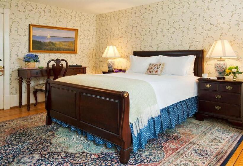 Superior Room, Jared Coffin House