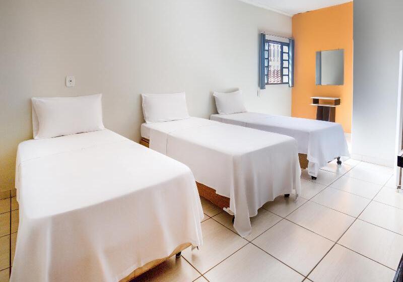 اتاق استاندارد با تخت بزرگ برای معلولان, Quality Inn Aberdeen