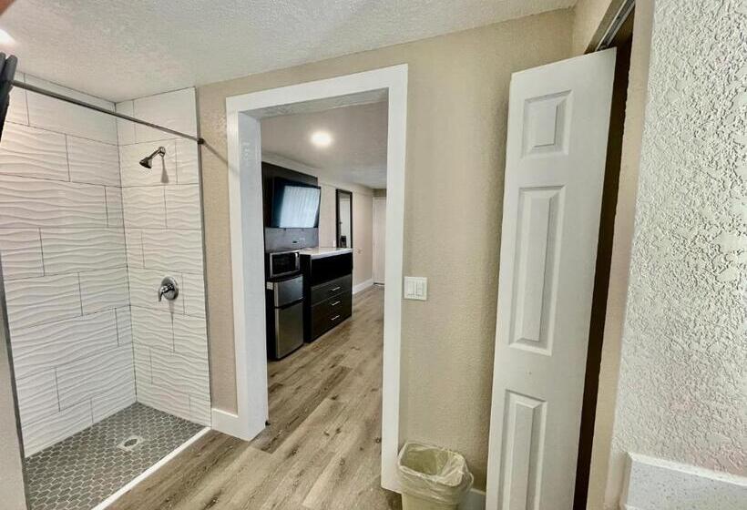 장애인을 위한 킹사이즈 침대 스탠다드 룸, Super 8 By Wyndham Kissimmee Orlando