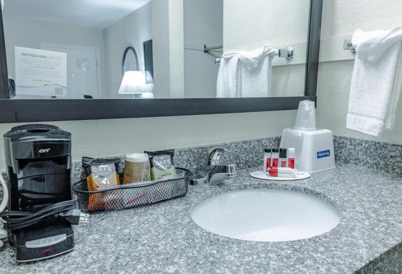 اتاق استاندارد با تخت بزرگ, Travelodge By Wyndham Jackson I 40 Exit 82