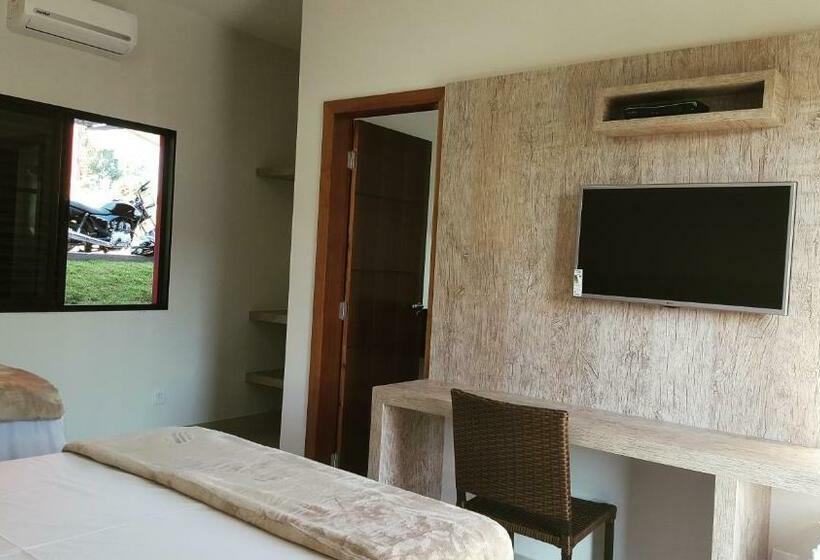 اتاق استاندارد سه نفره, Escarpas Resort
