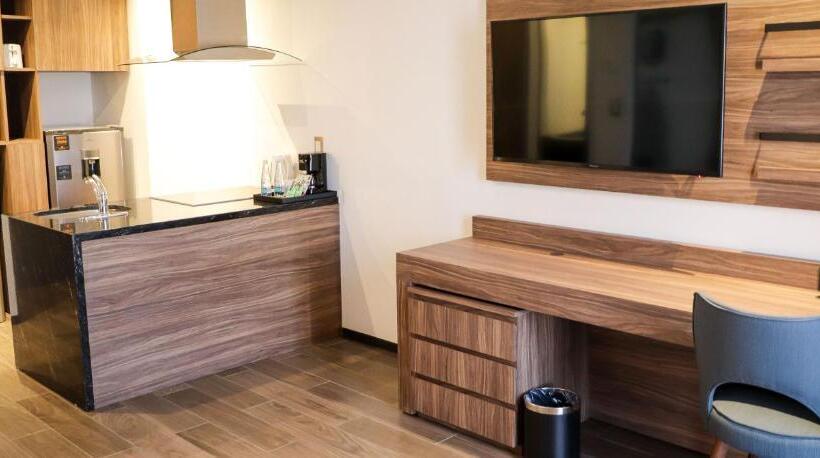 Deluxe Suite King Bed, Fujitaya Querétaro