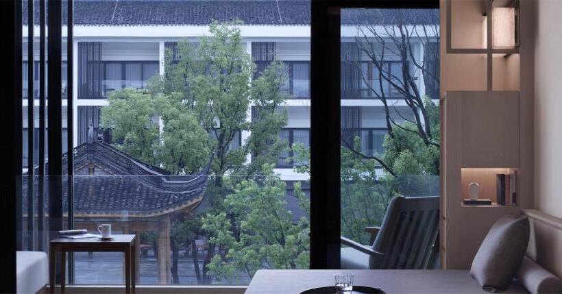 اتاق لوکس با بالکن, Naera Hotel Xitang