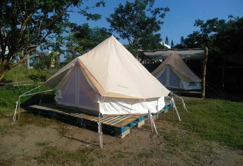 چادر با خدمات رفاهی استاندارد, Campamento Hotchtel