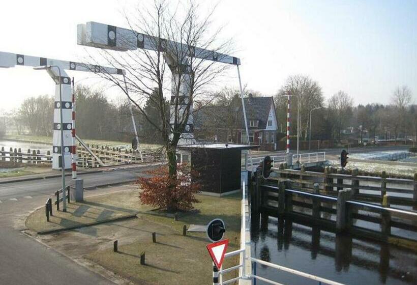 اتاق استاندارد یک نفره, De Vriezerbrug