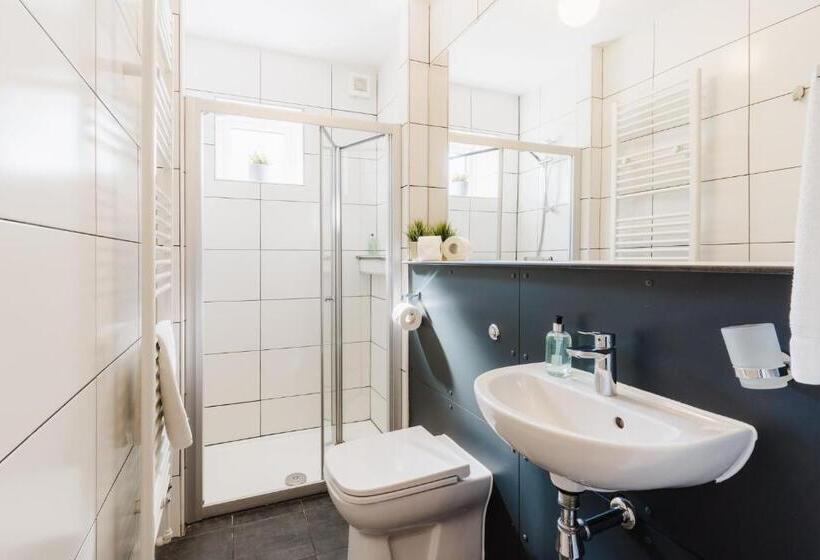 استودیوی استاندارد, Design Suites Lytham