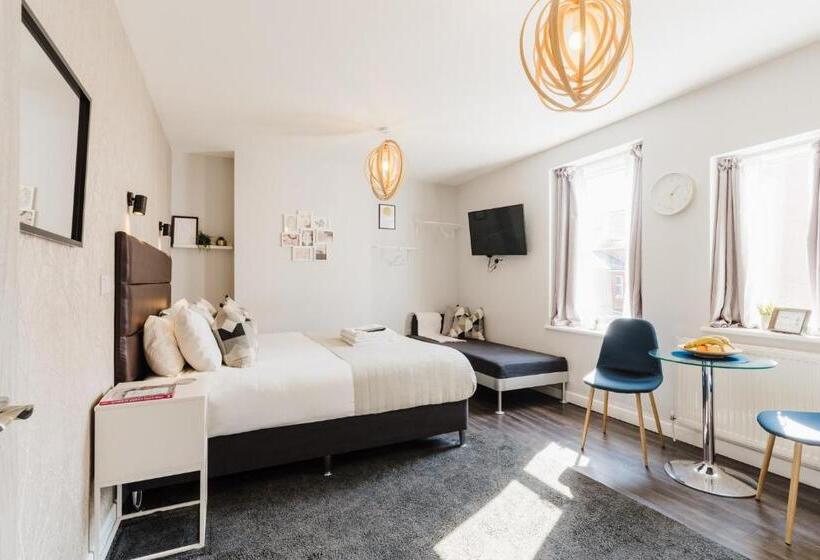 استودیوی استاندارد, Design Suites Lytham