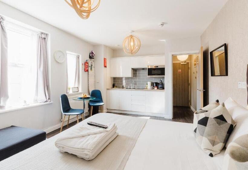 استودیوی استاندارد, Design Suites Lytham