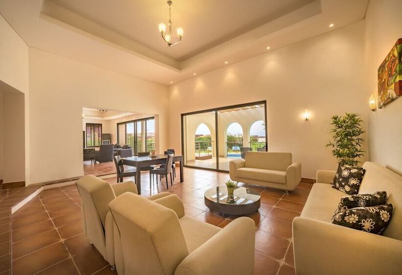 ویلای 3 خوابه با استخر, Tala Bay Residence   Families Only