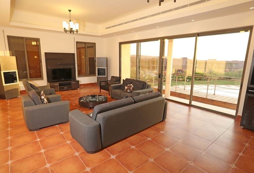 ویلای 3 خوابه با استخر, Tala Bay Residence   Families Only