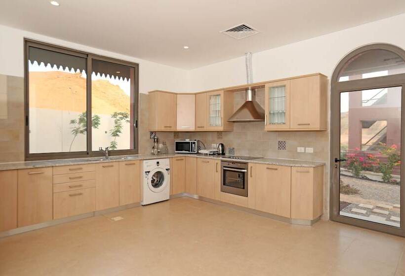 ویلای 3 خوابه با استخر, Tala Bay Residence   Families Only