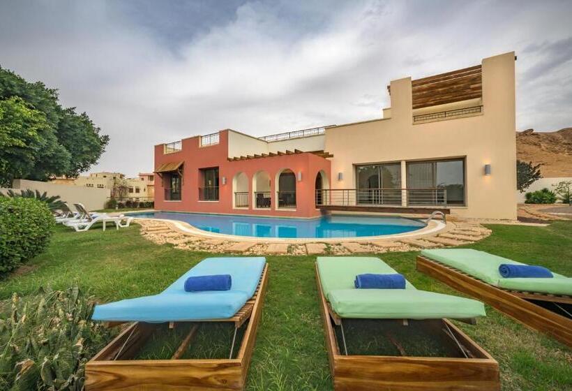 ویلای 3 خوابه با استخر, Tala Bay Residence   Families Only