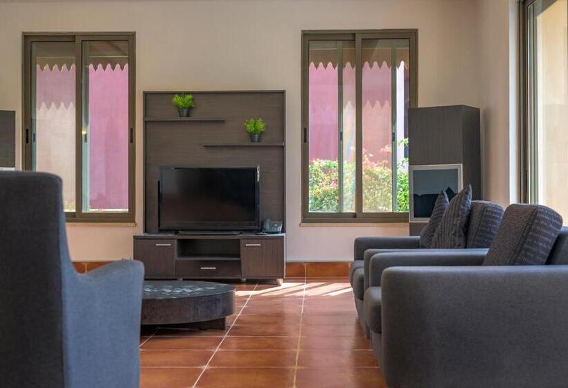 ویلای 3 خوابه با استخر, Tala Bay Residence   Families Only