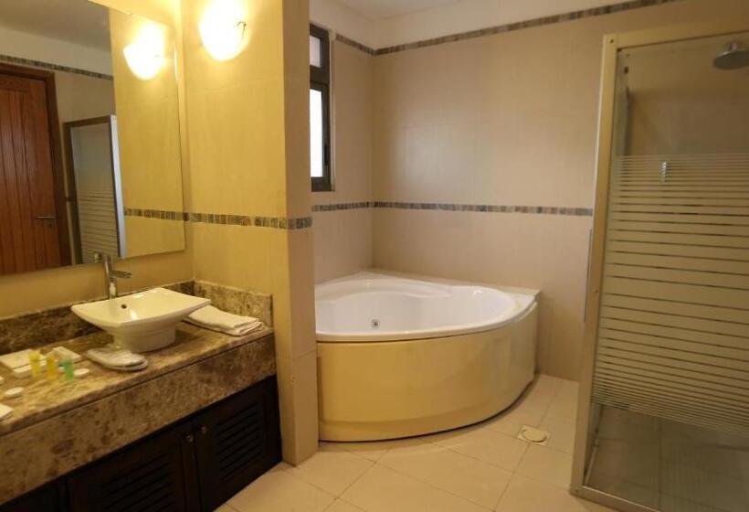 ویلای 3 خوابه با استخر, Tala Bay Residence   Families Only