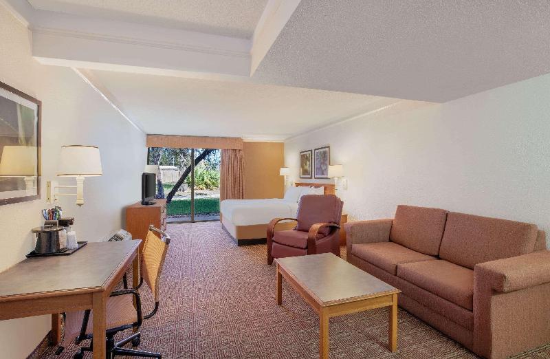 استودیو استاندارد با تخت کینگ, Baymont By Wyndham Daytona Beach   Intl Speedway
