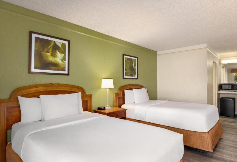 اتاق استاندارد با 2 تخت دوبل, Baymont By Wyndham Daytona Beach   Intl Speedway