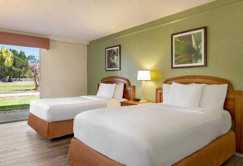 اتاق استاندارد با 2 تخت دوبل, Baymont By Wyndham Daytona Beach   Intl Speedway
