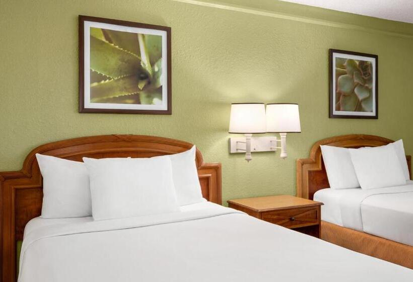 اتاق استاندارد با 2 تخت دوبل, Baymont By Wyndham Daytona Beach   Intl Speedway