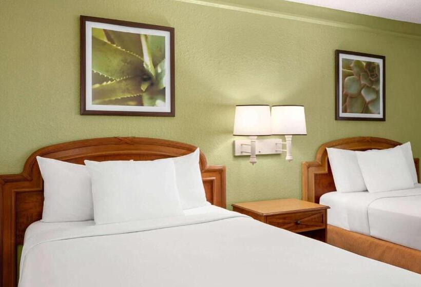 اتاق استاندارد با 2 تخت دوبل, Baymont By Wyndham Daytona Beach   Intl Speedway
