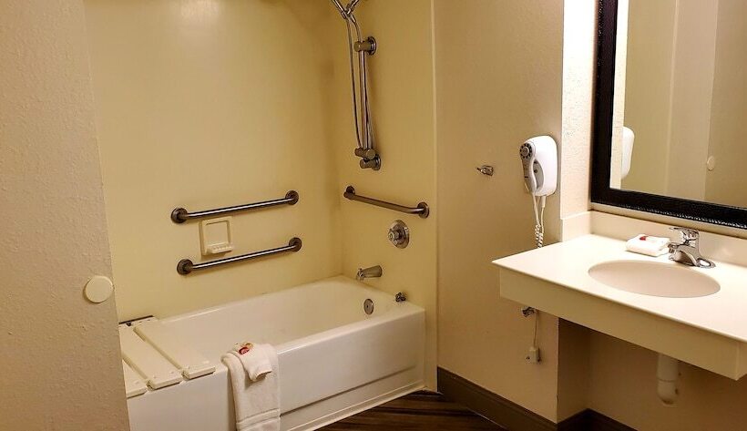 اتاق دلوکس مخصوص معلولین, Days Inn By Wyndham Gainesville Florida