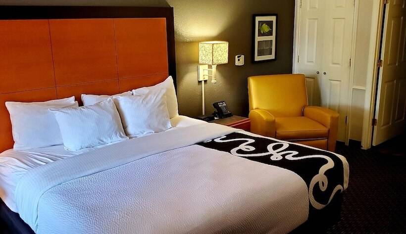 Deluxe Room Adapted for people with reduced mobility, Days Inn By Wyndham Gainesville Florida