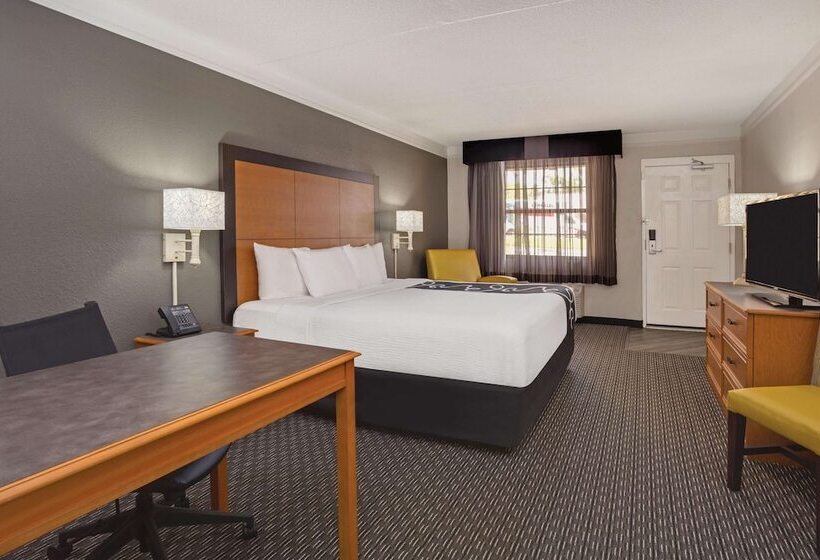 Deluxe Room Adapted for people with reduced mobility, Days Inn By Wyndham Gainesville Florida